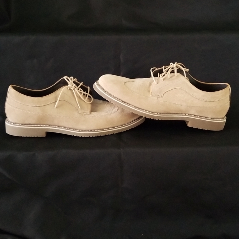NWOT Men's size 9 Saks Fifth Avenue Oxford dress shoe - Tan Suede Wingtip